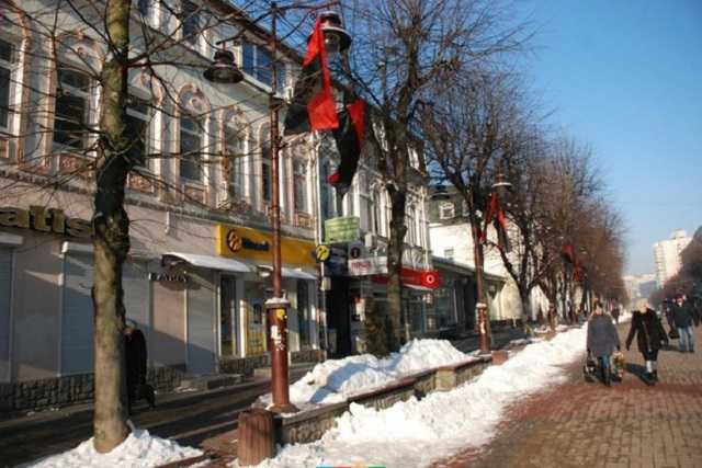 В центре Хмельницкого вывесили красно-черные флаги