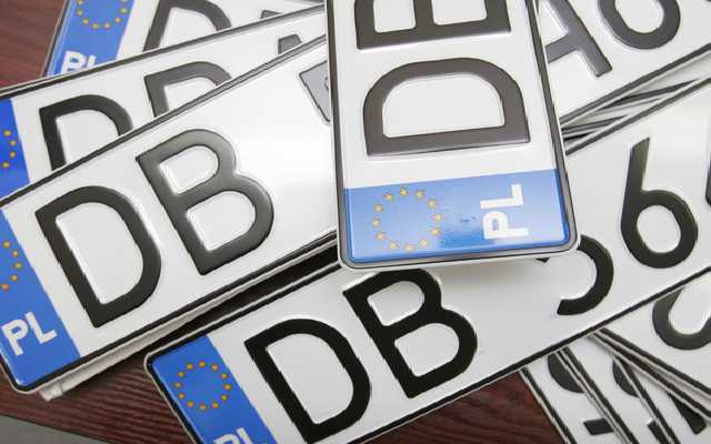 Авто на еврономерах: стало известно, сколько посредники заработали на украинцах