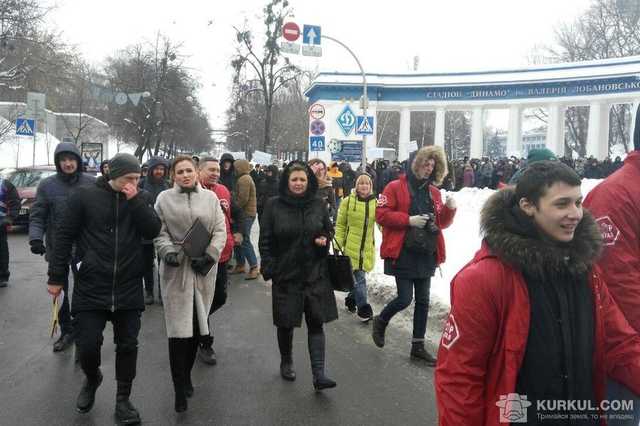 В центре столицы вылили тонну молока