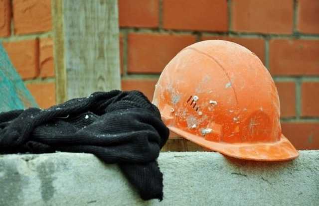 Во Львове пьяный строитель упал с высоты и сломал позвоночник