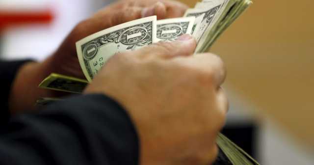 Доллар продолжил дешеветь в курсах Нацбанка на 7 марта. Инфографика