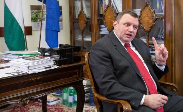 В Венгрии объяснили, зачем жителям Закарпатья их гражданство