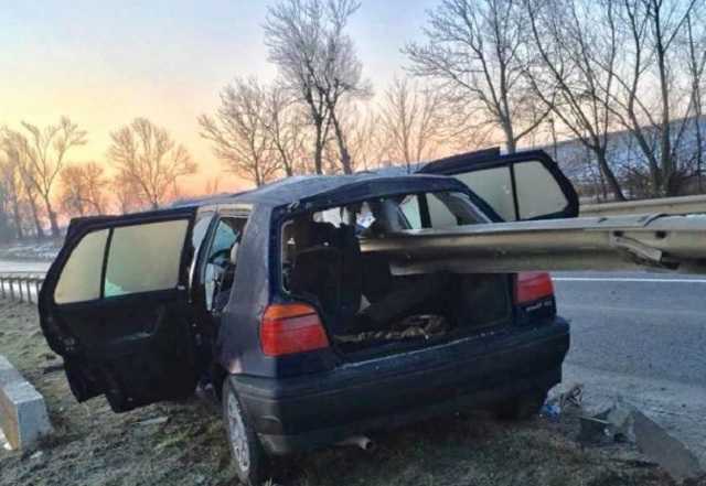 Возле Равы-Русской авто протаранило отбойник, есть жертвы