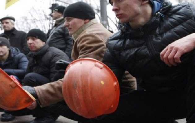 Минимальные зарплаты за опасный труд: как в Украине уничтожают шахтеров