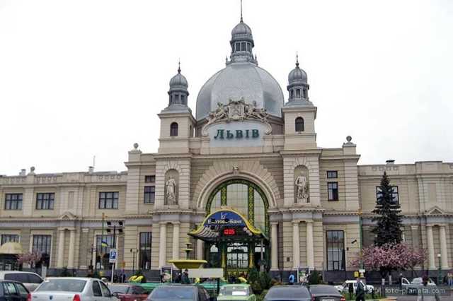 Во Львове эвакуировали железнодорожный вокзал из-за сообщения о заминировании