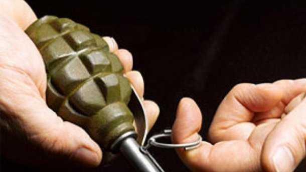 В Ровно неизвестные бросили гранату в жилой дом