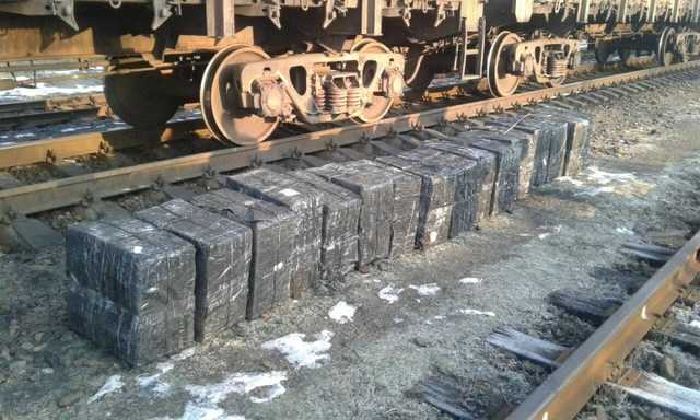 На Волині у вагонах з рудою виявили рекордну партію контрабандних сигарет