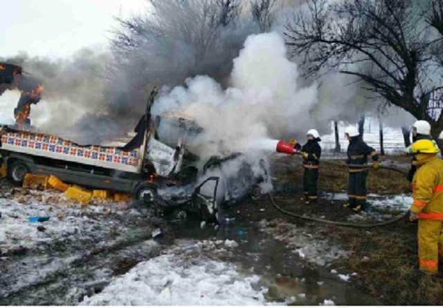 ДТП с грузовиком на Днепропетровщине: погибли 3 взрослых и ребенок