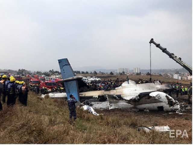 В Непале пассажирский самолет разбился при заходе на посадку