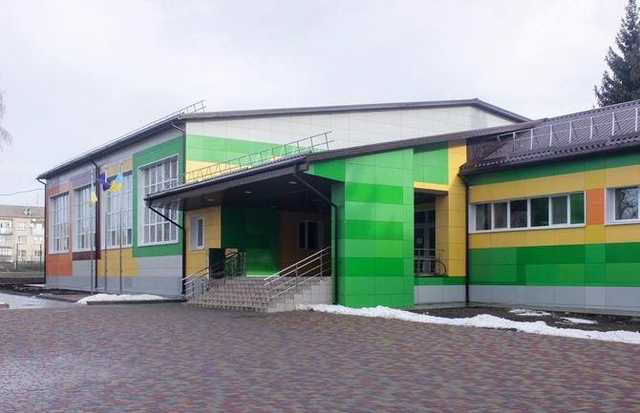 Жители поселка под Днепром украли сотни тысяч у детей, и пользуются поддержкой полиции