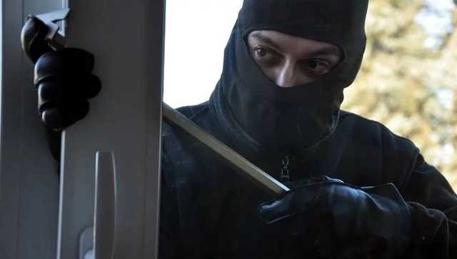 В Житомире не смогли довезти преступника-вора в суд