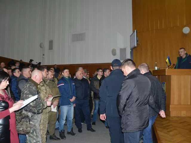 Избиение бойцов АТО под Радой: Тернопольские депутаты требуют отставки Луценко и Авакова