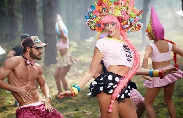 Шлеп-шлеп! Певица Полякова опозорилась "шуткой" над инвалидностью Кернеса