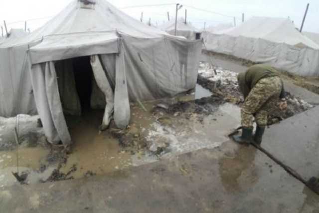 Из-за бардака на полигоне, командующему Сухопутных войск приказано переселиться в палатки на "Широком Лане"