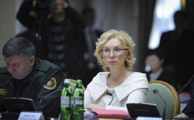 Аваков подарил новому омбудсмену Денисовой пистолет на юбилей