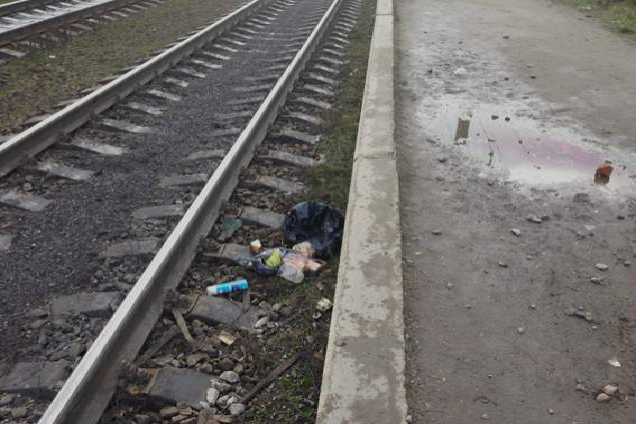 В Днепре электровоз переехал девочку-подростка