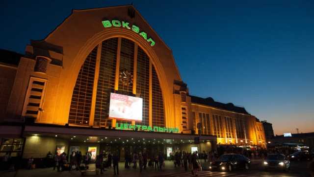 Ножом - в лицо: в Киеве на вокзале произошла резня