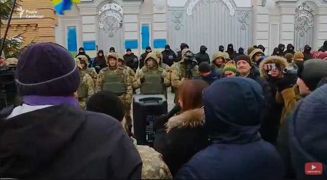 Дом Порошенко пикетировали протестующие с Майдана