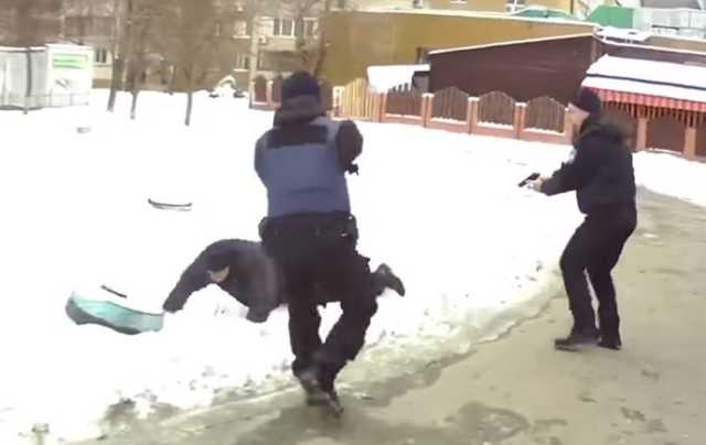 В Киеве на женщину напал грабитель с молотком