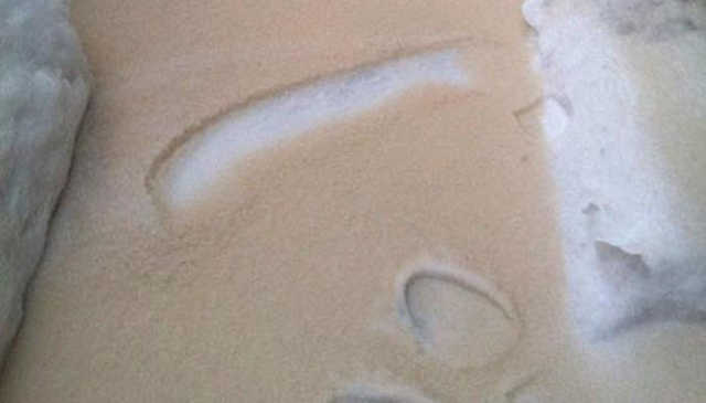 Соцсети: в Донбассе выпал цветной снег