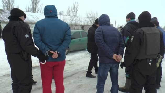 На Чернігівщині затримали банду, яка пограбувала десятки елітних маєтків