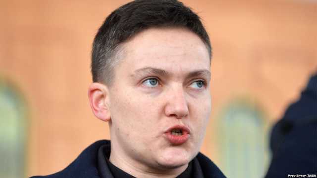 Савченко принесла гранаты на заседание Комитета Рады и выложила их на стол