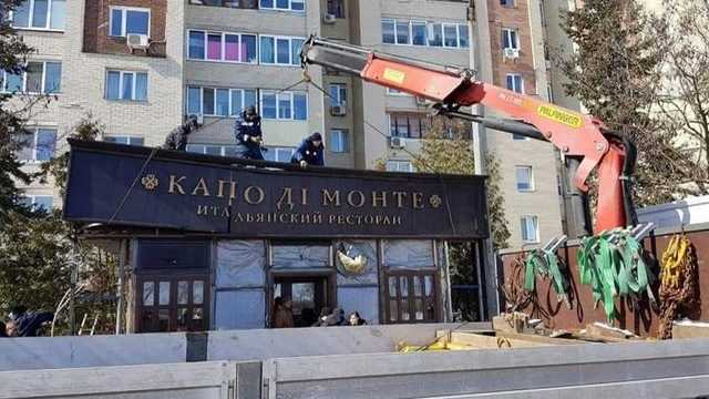 В Киеве планируют в месяц сносить по 400 террас ресторанов