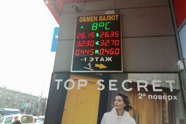 Почему Нацбанк скупает дорогой доллар и что дальше будет с валютным курсом