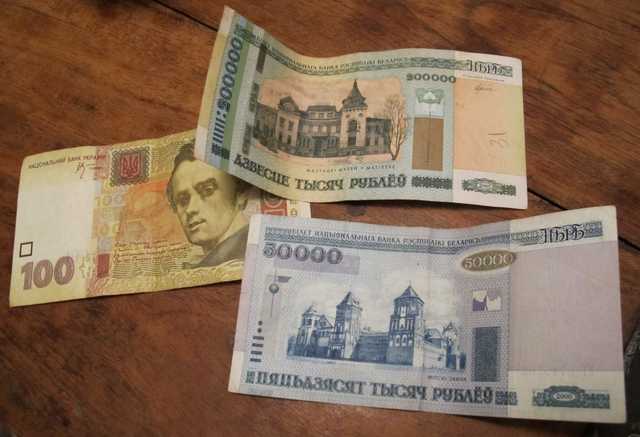 У Чернігові поліція затримала пенсіонера за продаж 10 білоруських рублів