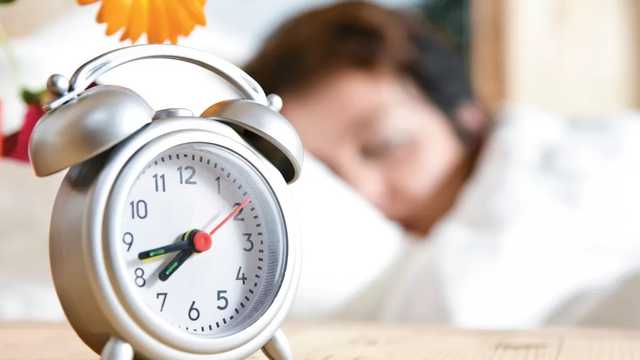 Когда сегодня ночью украинцы должны перевести стрелки часов на летнее время