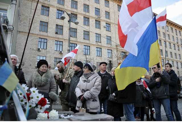 В центре Киева прошла акция солидарности с белорусским народом, посвященная празднованию Дня Воли