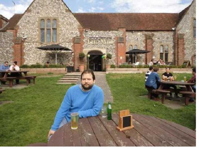 Сын Сергея Скрипаля "рухнул и умер по пути в больницу"