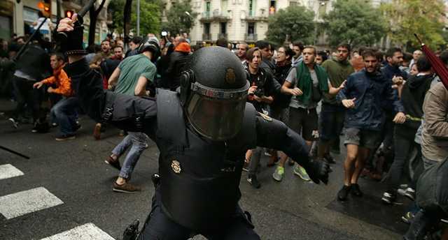 В Каталонии в столкновениях протестующих и полиции были ранены 17 человек