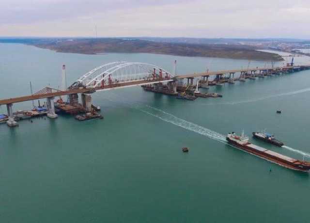 Експерти спрогнозували, що буде, якщо окупанти таки добудують Керченський мостоперехід