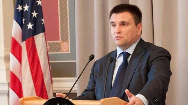 "Специально для Климкина введем клинопись". Соцсети об идее перехода на латиницу