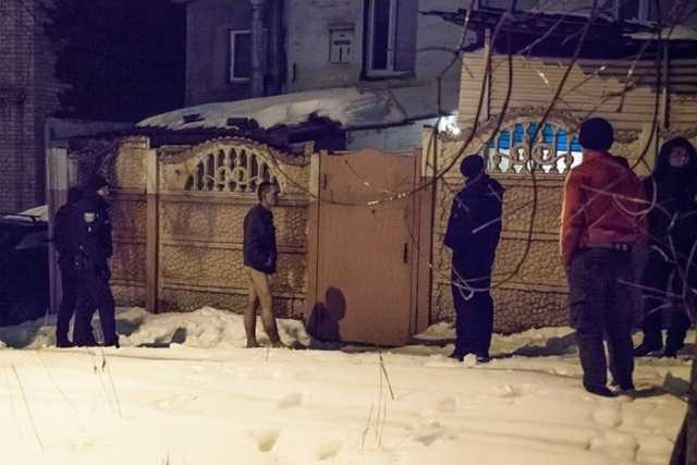 В Днипре муж избил молотком любовника жены и выгнал его голым на улицу