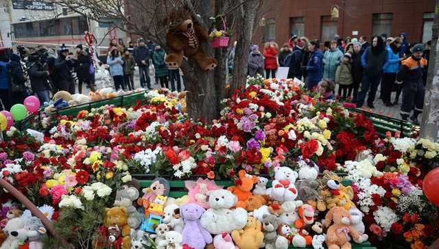 На траурный митинг в Кемерово пришли 15-20 человек