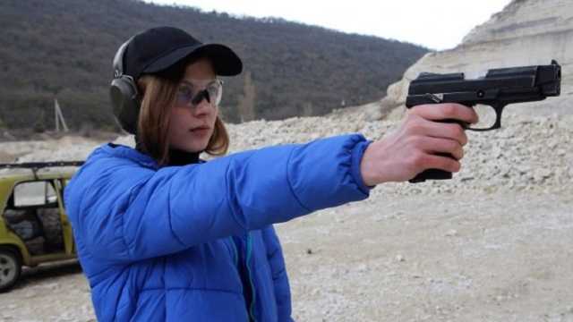 "Сирия ждет тебя, малыш": в Крыму воспитанников "Артека" учат стрельбе из оружия