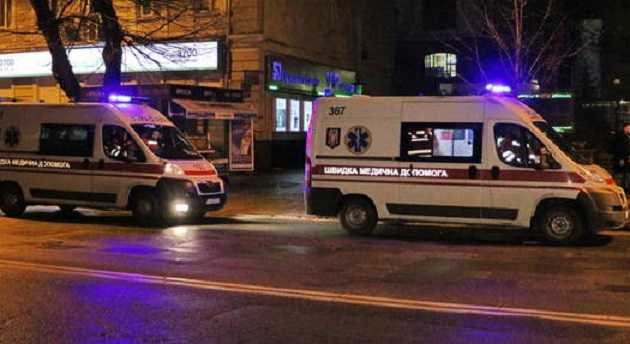 В Киеве зрители «Французской весны» залезли на крышу дома: девушка упала вниз