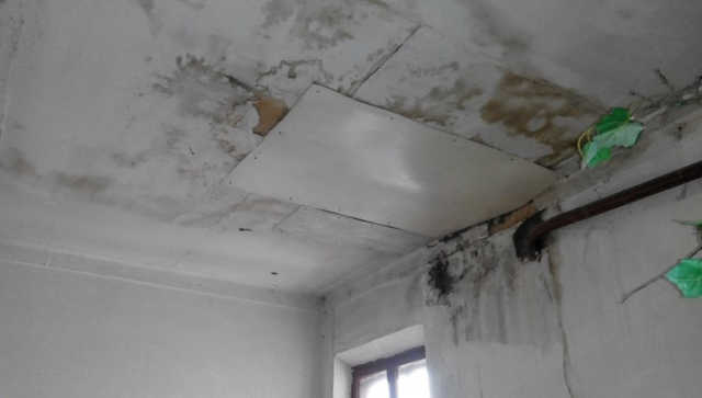 «Нас просто бросили». Енакиево: жители умоляют коммунальщиков и «власти» о помощи