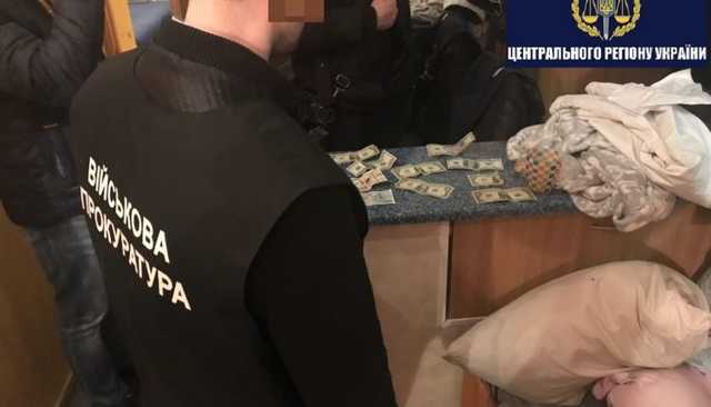 В Киеве задержали директора предприятия, вымогавшего $11 тысяч