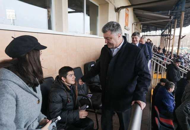 Петр Порошенко на футбольном матче
