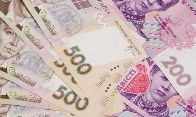 Работающих украинцев заставят отдавать на пенсию до 15% зарплаты