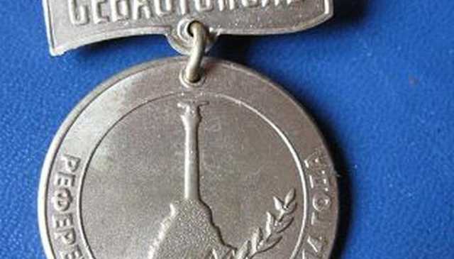 «Осталось нарисовать удостоверение»: в интернете торгуют «медальками», которых не хватило севастопольцам на выборах