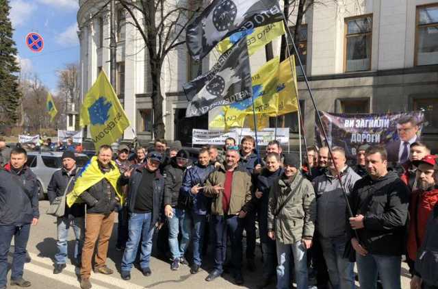 Тимошенко поддержала активистов, требующих от Парубия уволить Ноняка