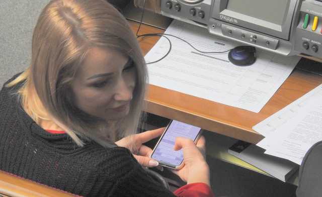 Нардеп Романова планирует свой отдых прямо в Раде