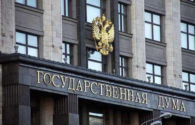 Жителям оккупированного Донбасса хотят дать право работать в России без разрешения и патента