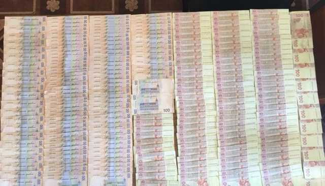 Директора проектного предприятия задержали за вымогательство 70 тысяч