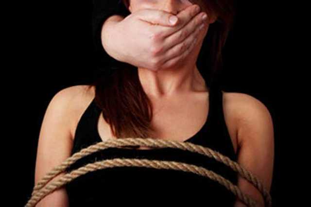 Пакеты на голову и в машину. В центре Киева похитили пару из Китая