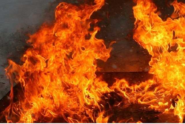 В "ДНР" мощный пожар уничтожил часть завода: список потерь